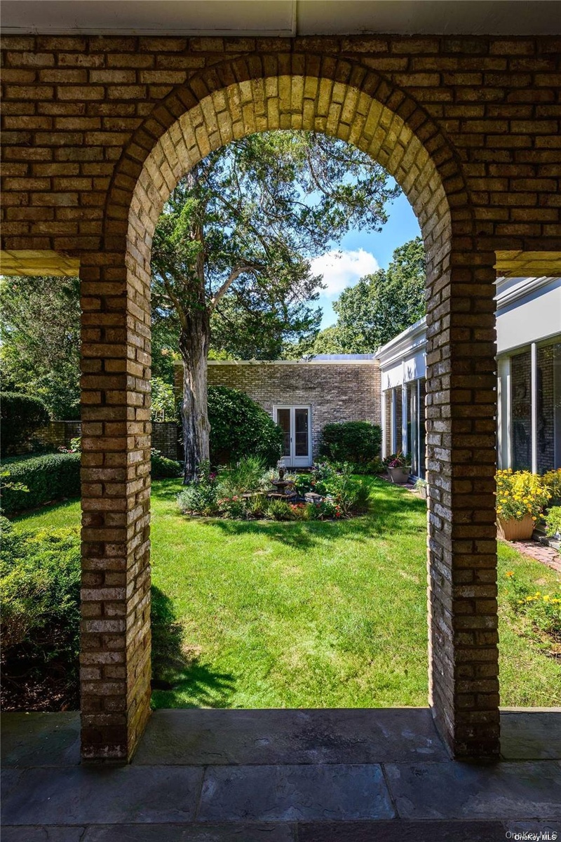 Loggia & Garden