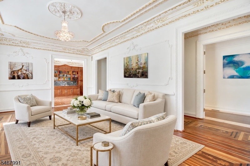 Sitting Room (1 of 2)