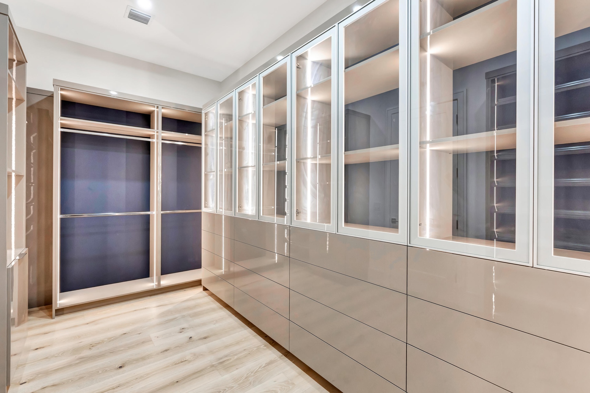 2nd floor his closet