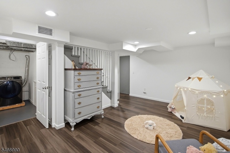 Access to Laundry & Garage
