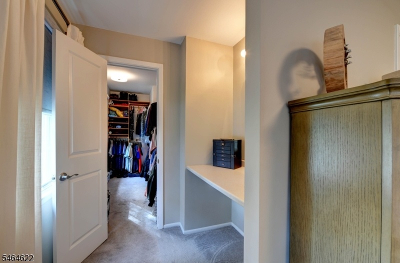 Walk-in closet/vanity