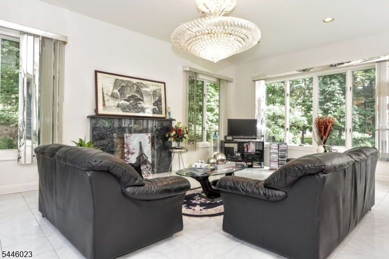 SWEET SITTING ROOM WITH FPL