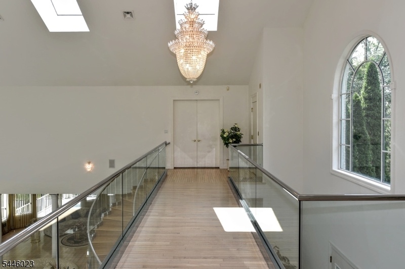 AMAZING FREE FLOATING BALCONY