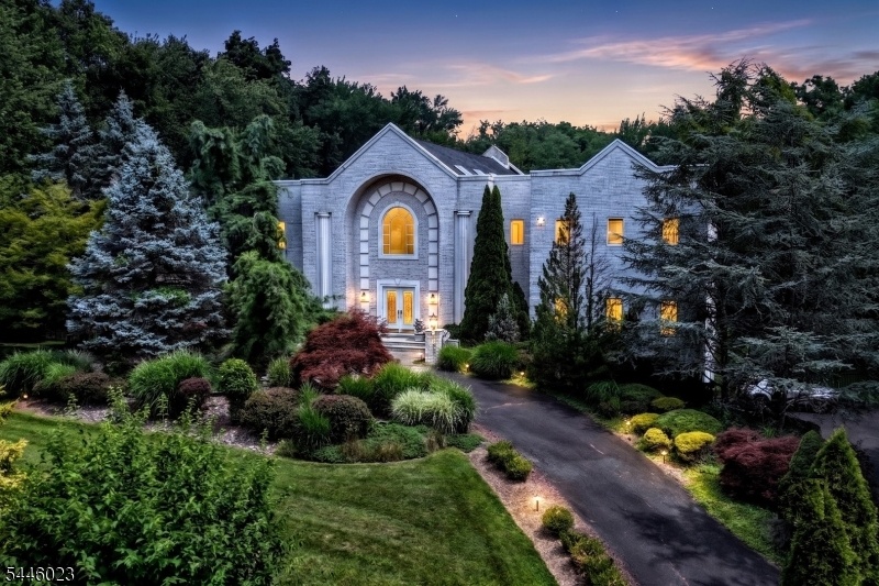 IMPRESSIVE ALL BRICK BEAUTY!