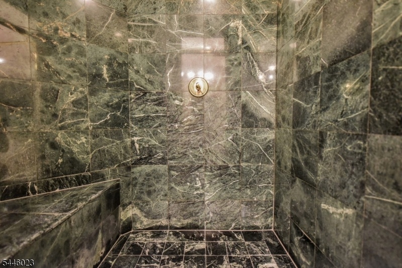 SEAT IN XLARGE MARBLE SHOWER