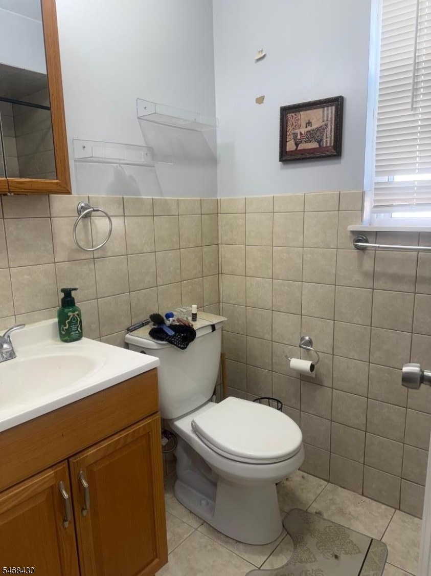 2nd floor common bathroom
