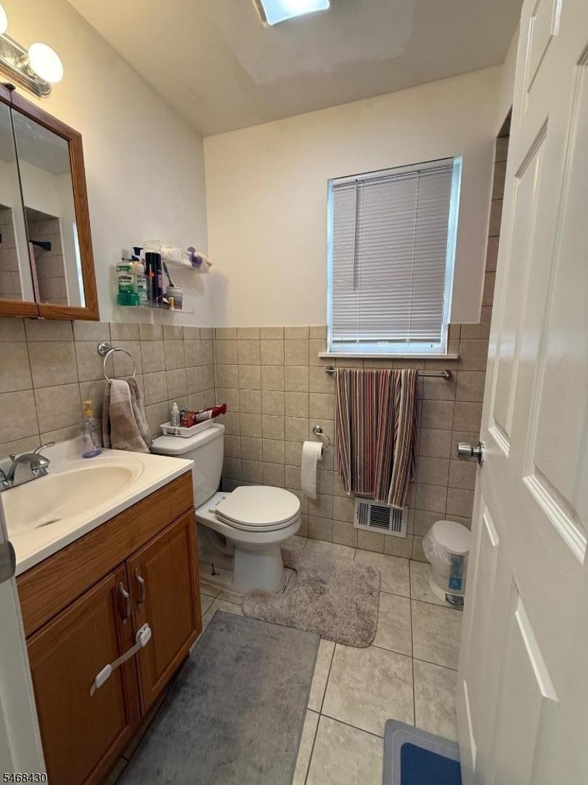 1st floor master bathroom