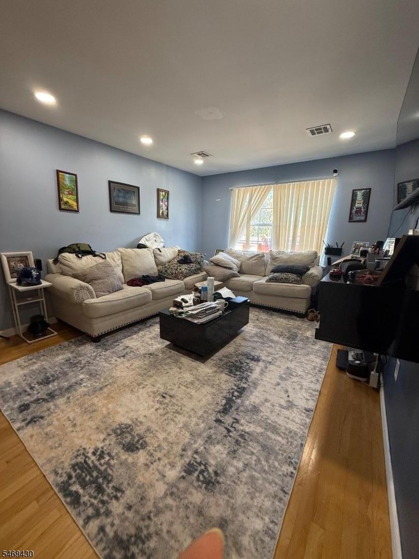 2nd floor Living room