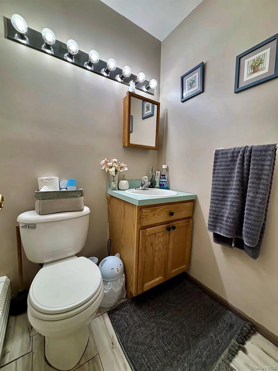 1st Floor 1/2 Bathroom