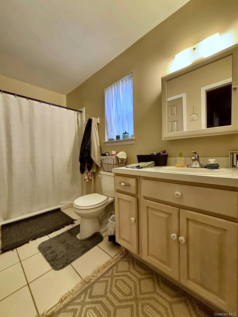 2nd Floor Full Bathroom