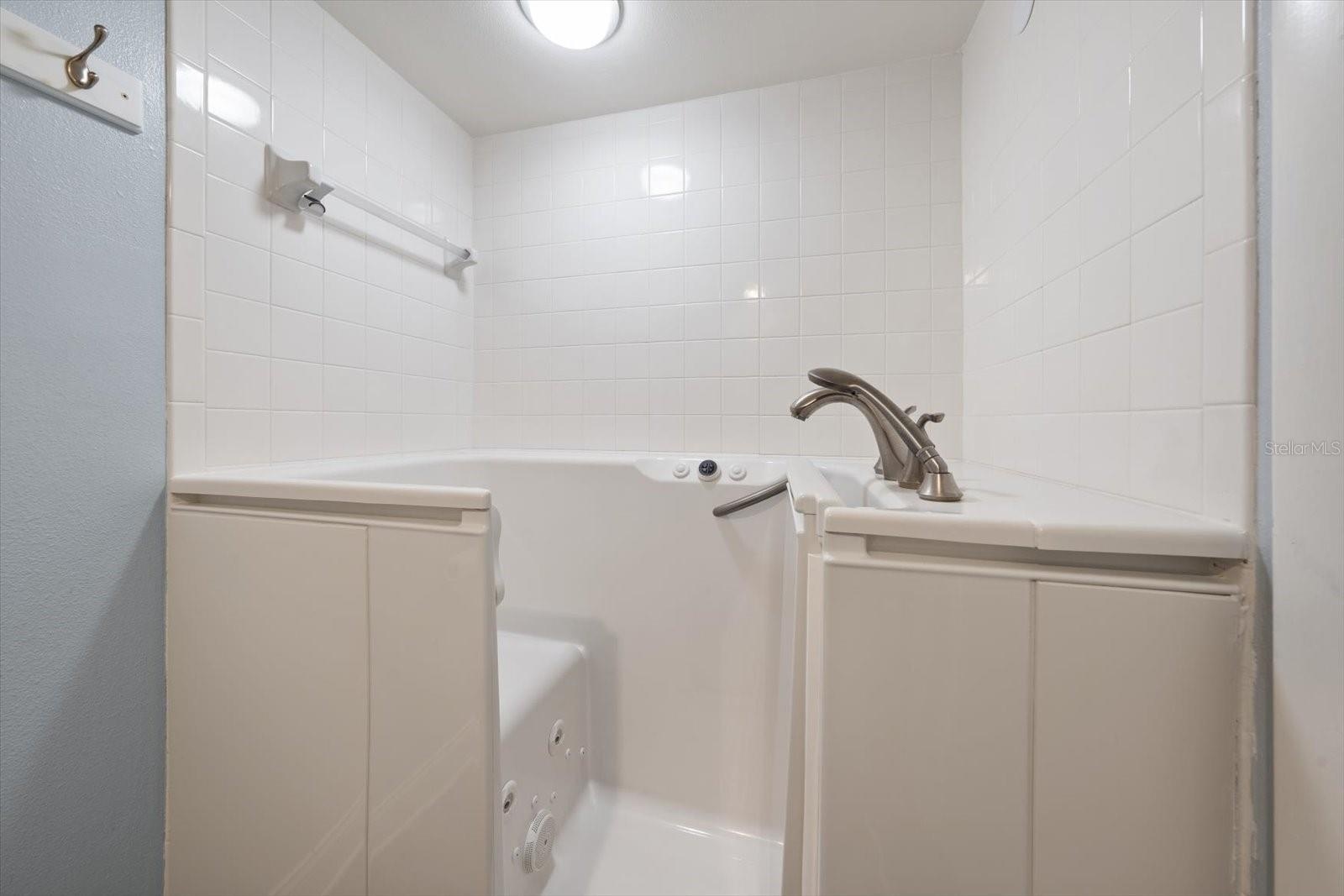 Walk in tub