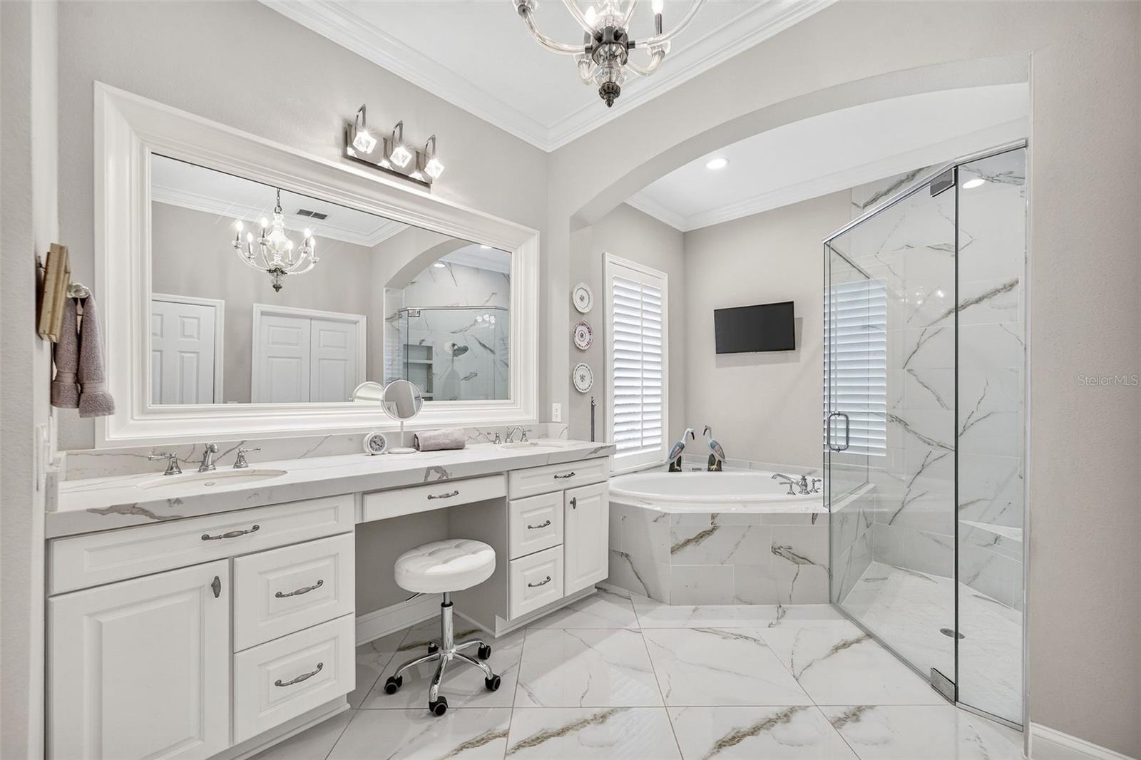 Dual Sinks and Marble Countertops