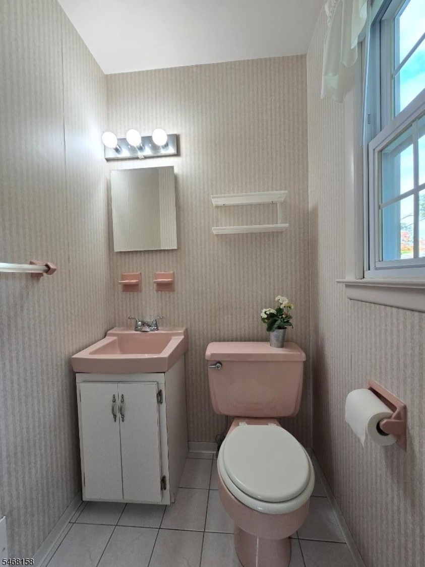En-Suite Powder Room