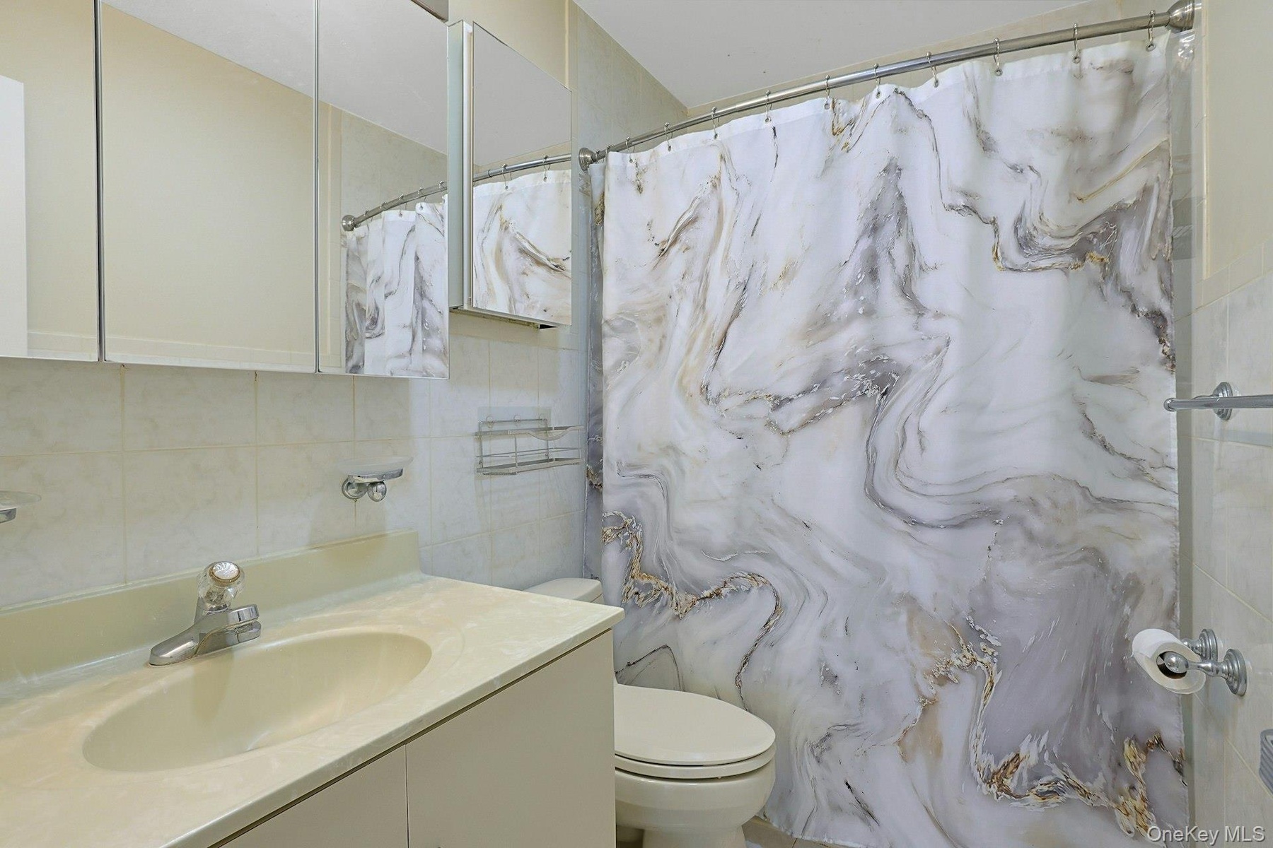 Hall full bath
