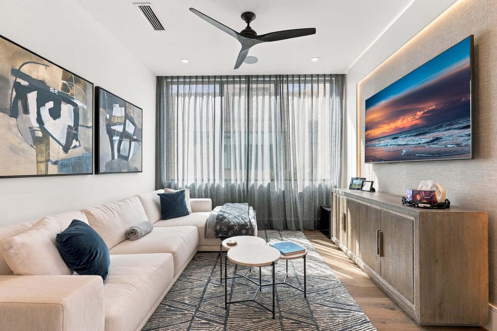 Upper-Level Loft Fully Furnished for a Turnkey Experience
