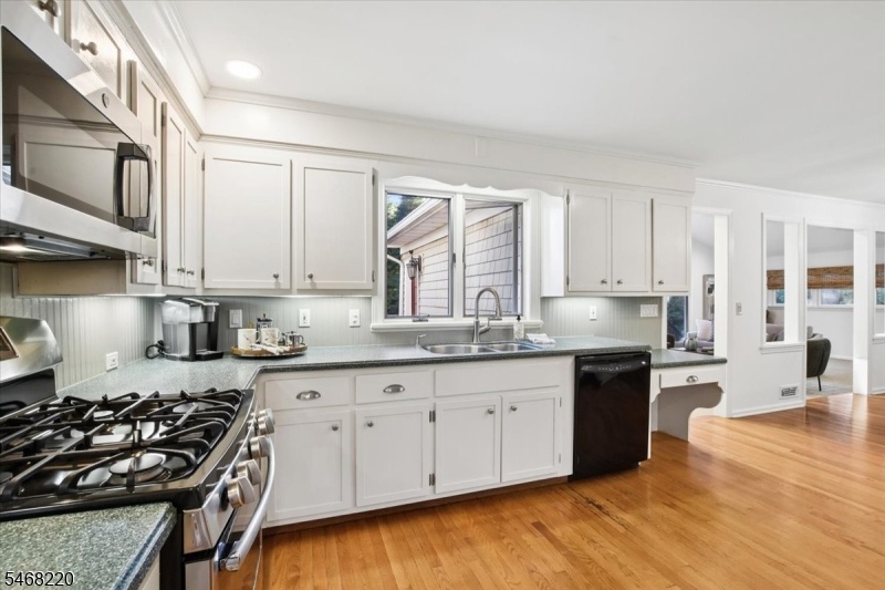 Kitchen alt. view