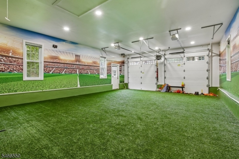Magnificent Garage, Outfitted