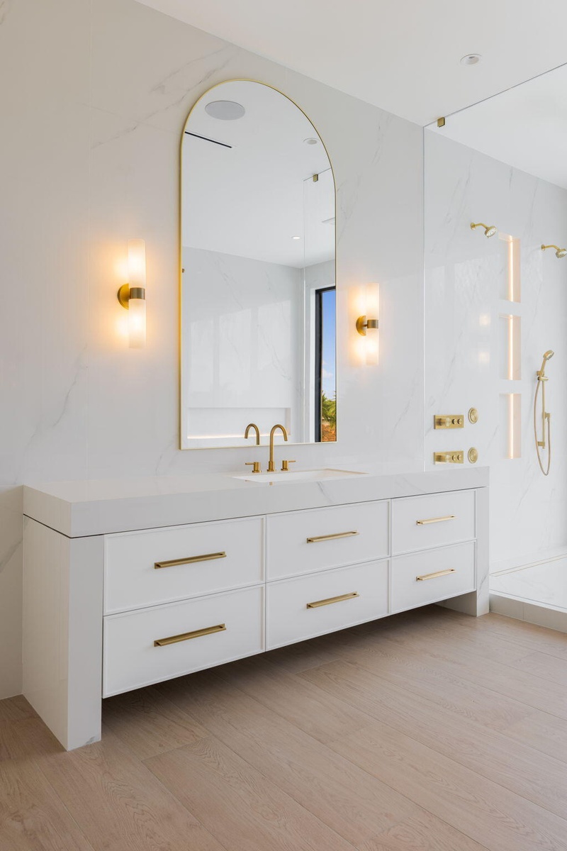 Primary Bath custom waterfalls custom shaker