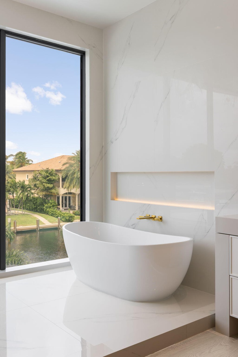 Primary Bath Freestanding tub niche w/ uplighting - 2nd floor