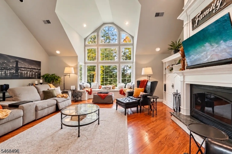 BUILT IN CABNETRY & FIREPLACE