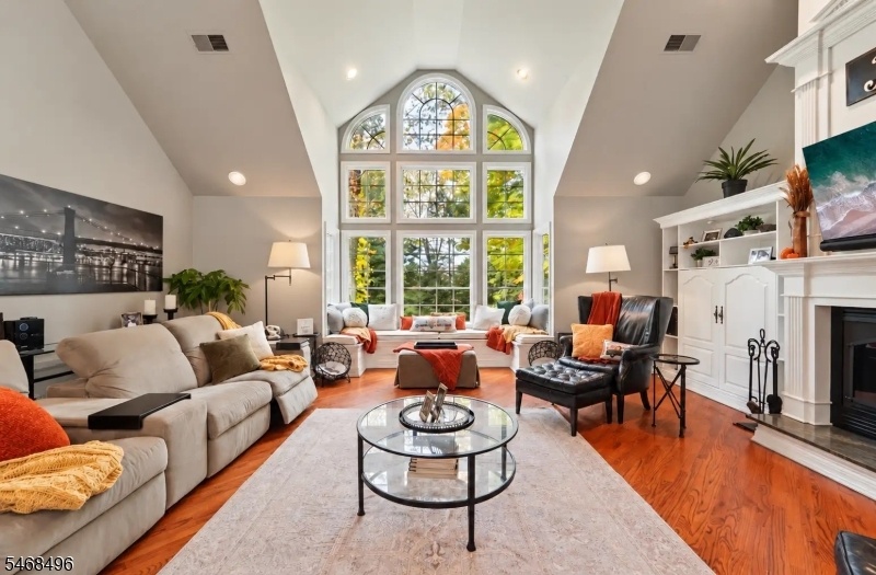 MAGNIFICENT GREAT ROOM