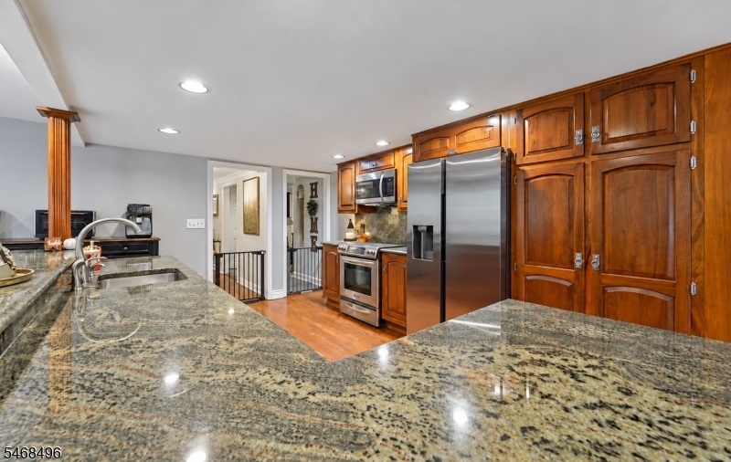 EXTENSIVE COUNTER SPACE