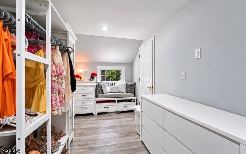 WALK IN CLOSET BDRM  5
