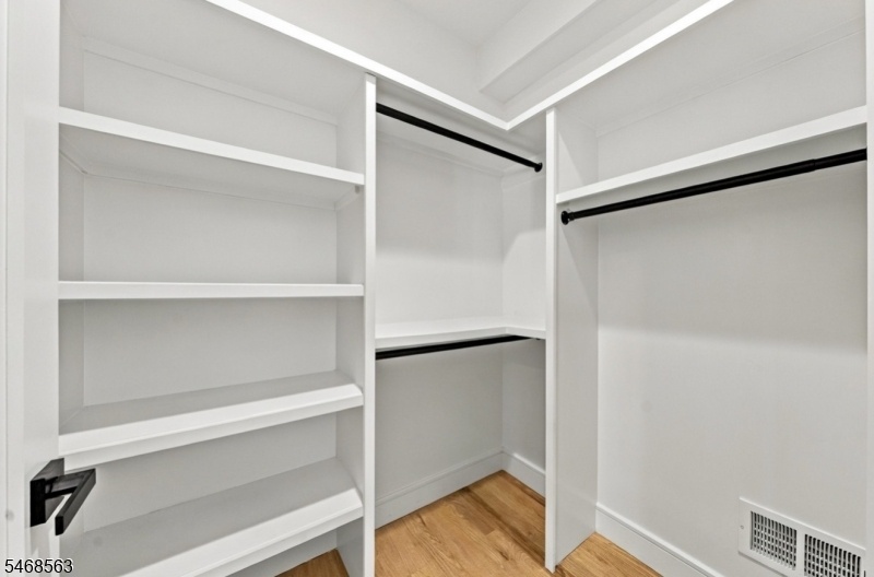 Walking closet