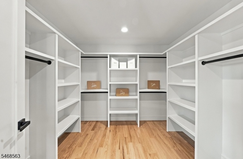 Walk in closet