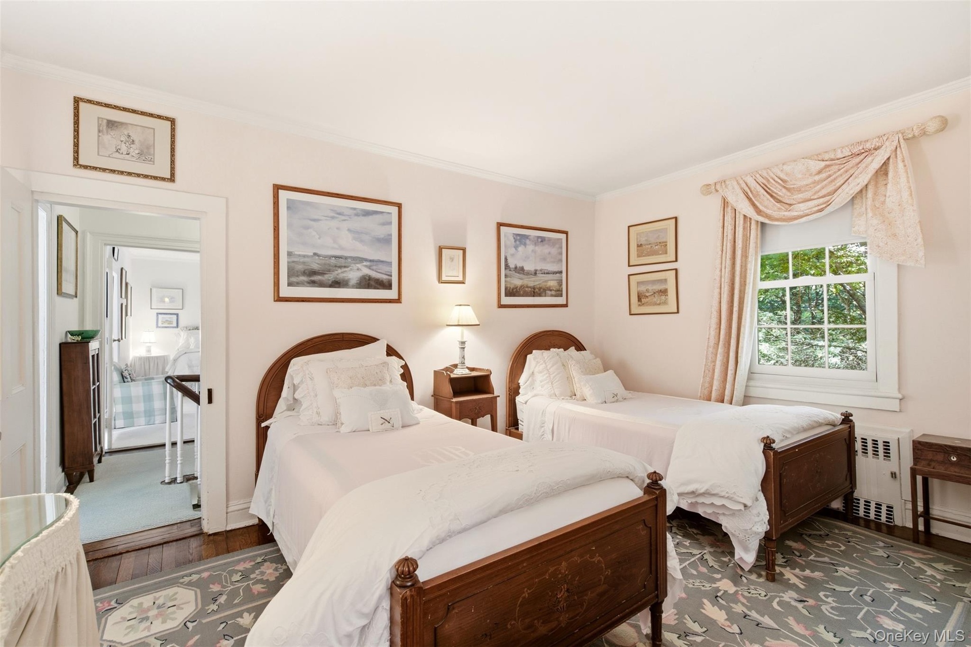 Ensuite guest bedroom