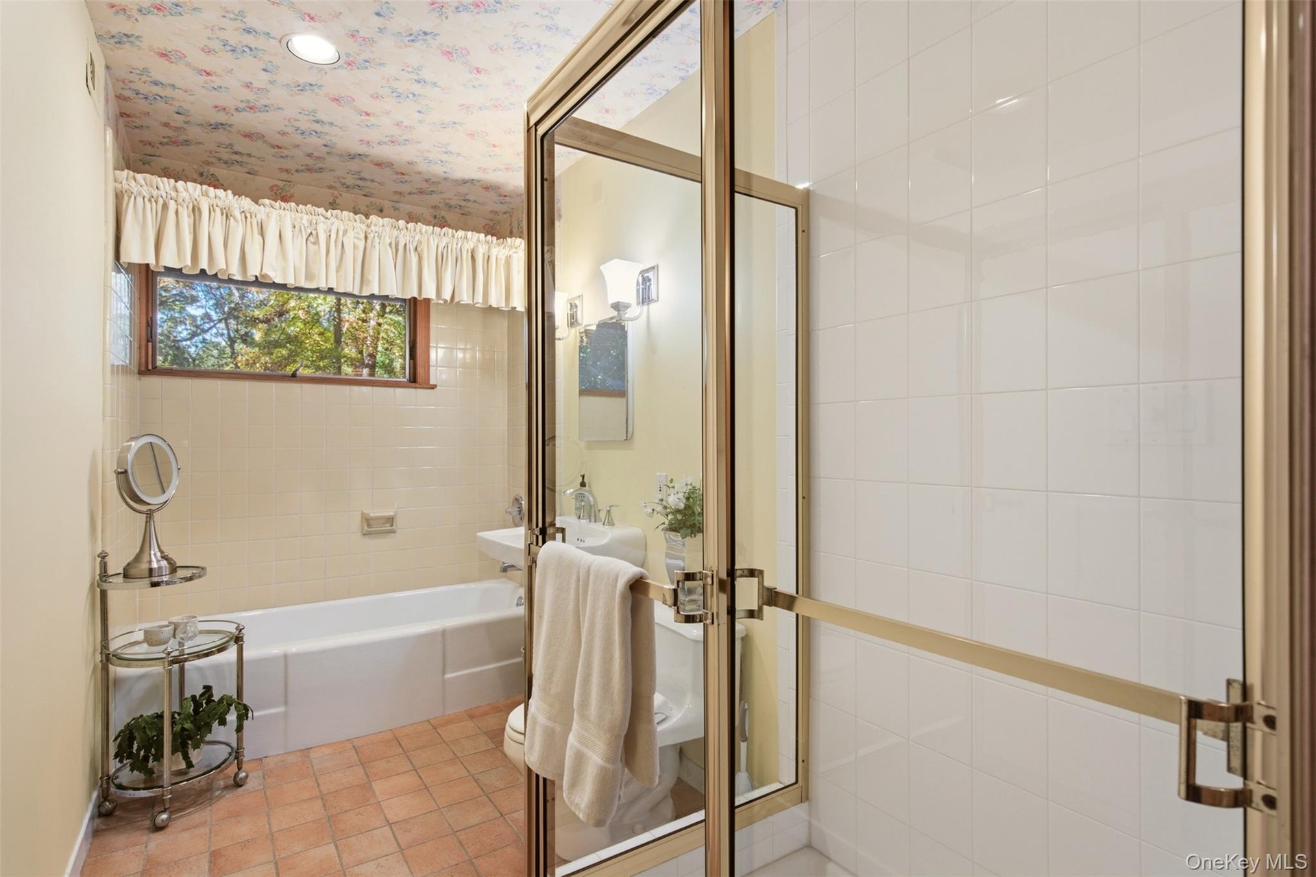 Full Bathroom W/ Tub & Separate Shower