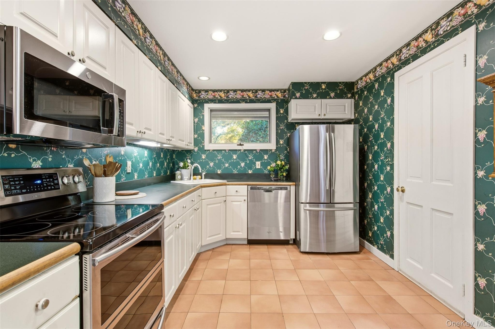 Eat In Kitchen