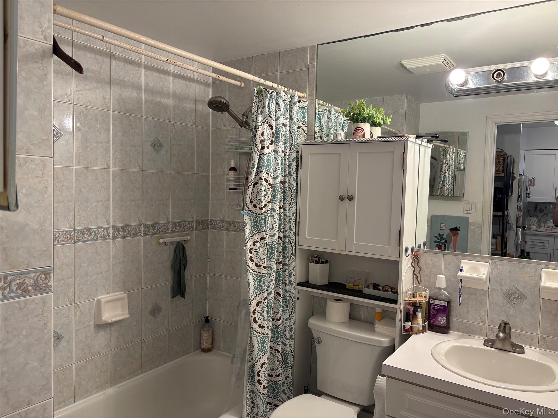 1st Floor Bath