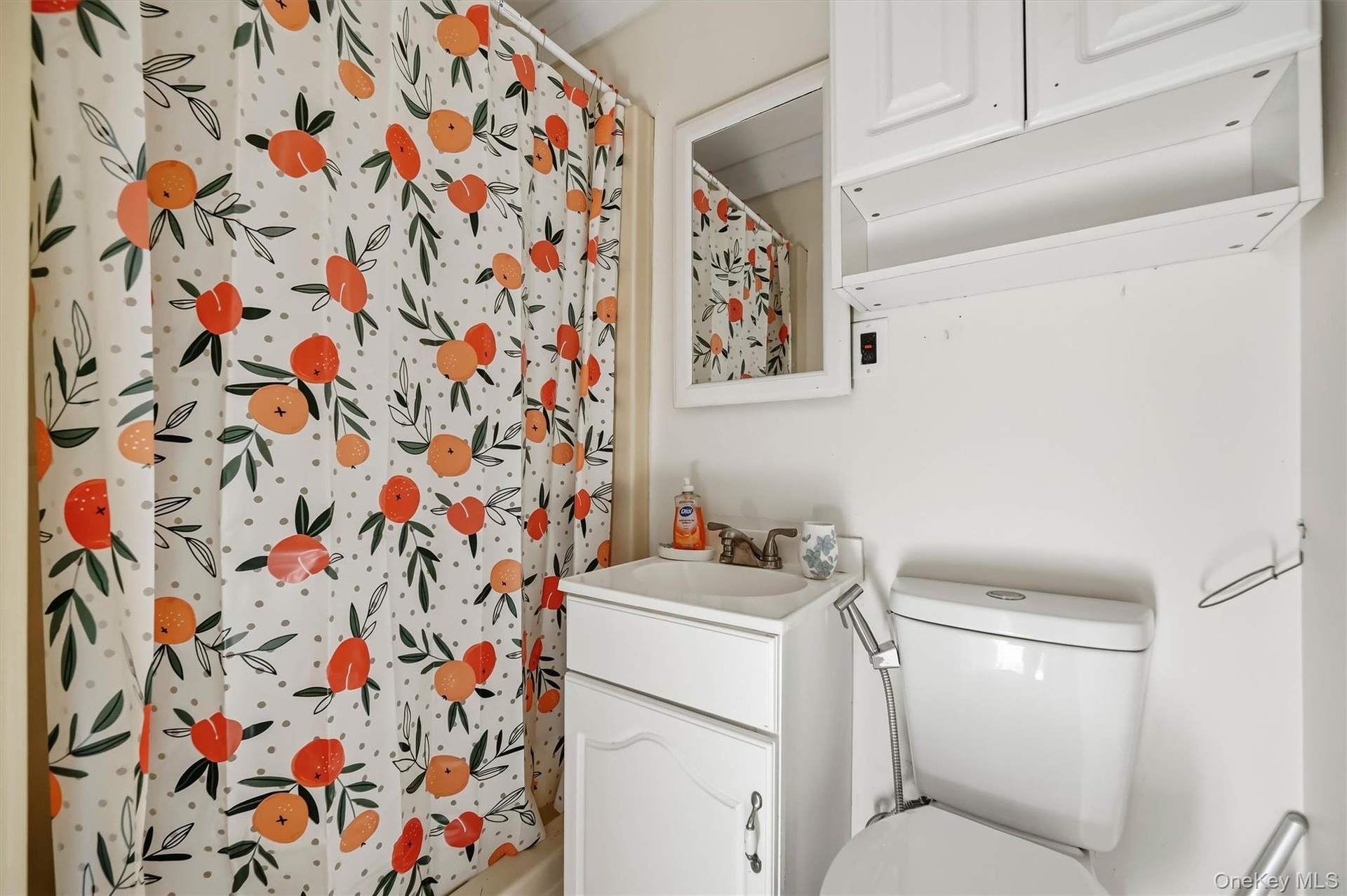 Farm Staff Apartment #2 - Full Bath