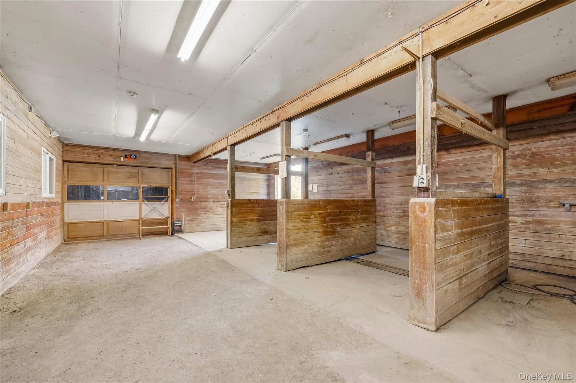 Main Barn – Three Dedicated Wash Stalls