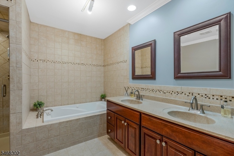 EN SUITE BATH