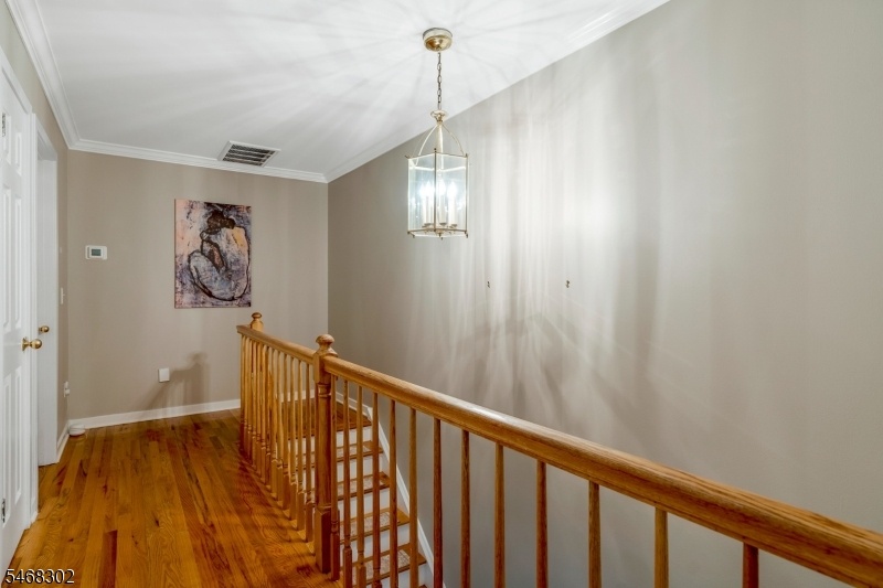 UPDTAIRS HALLWAY