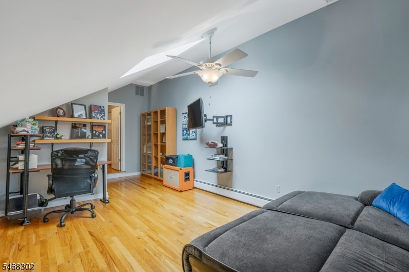 VERSITILE BONUS ROOM