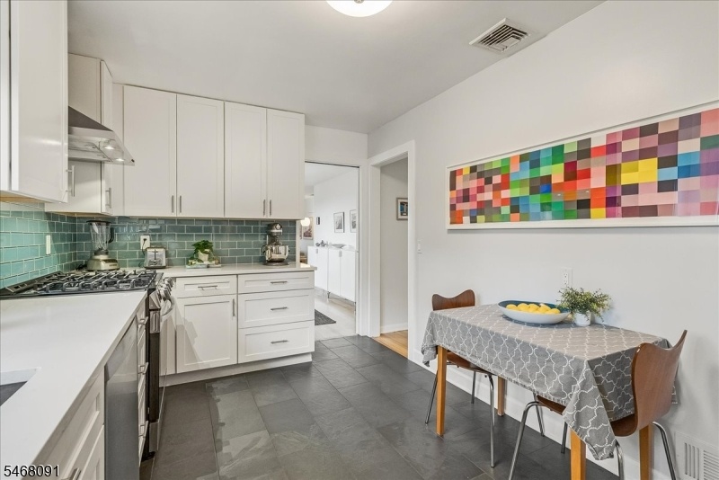 Eat in kitchen