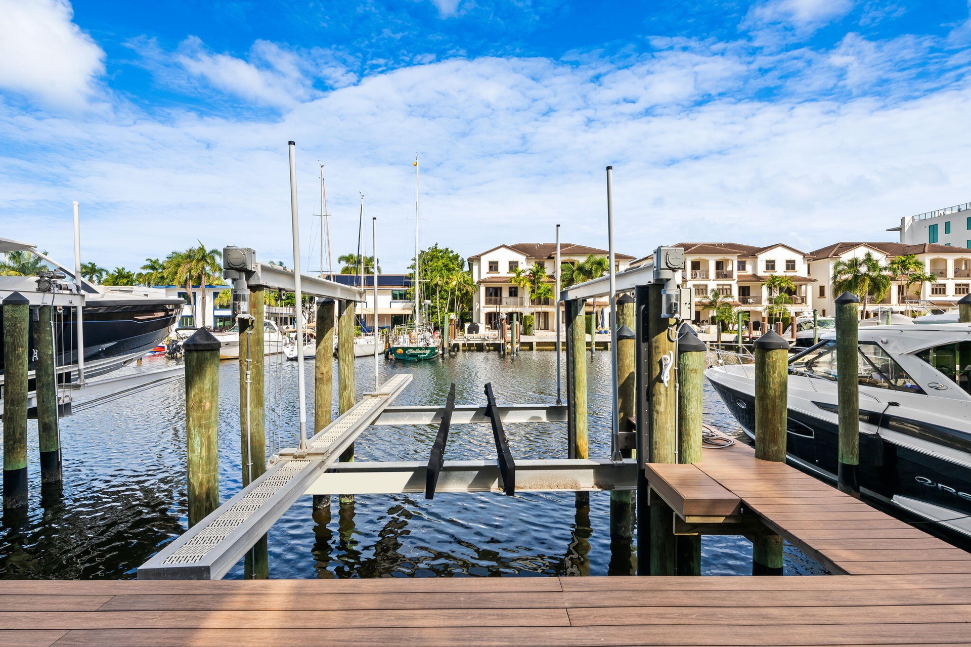 Boat slip with lift