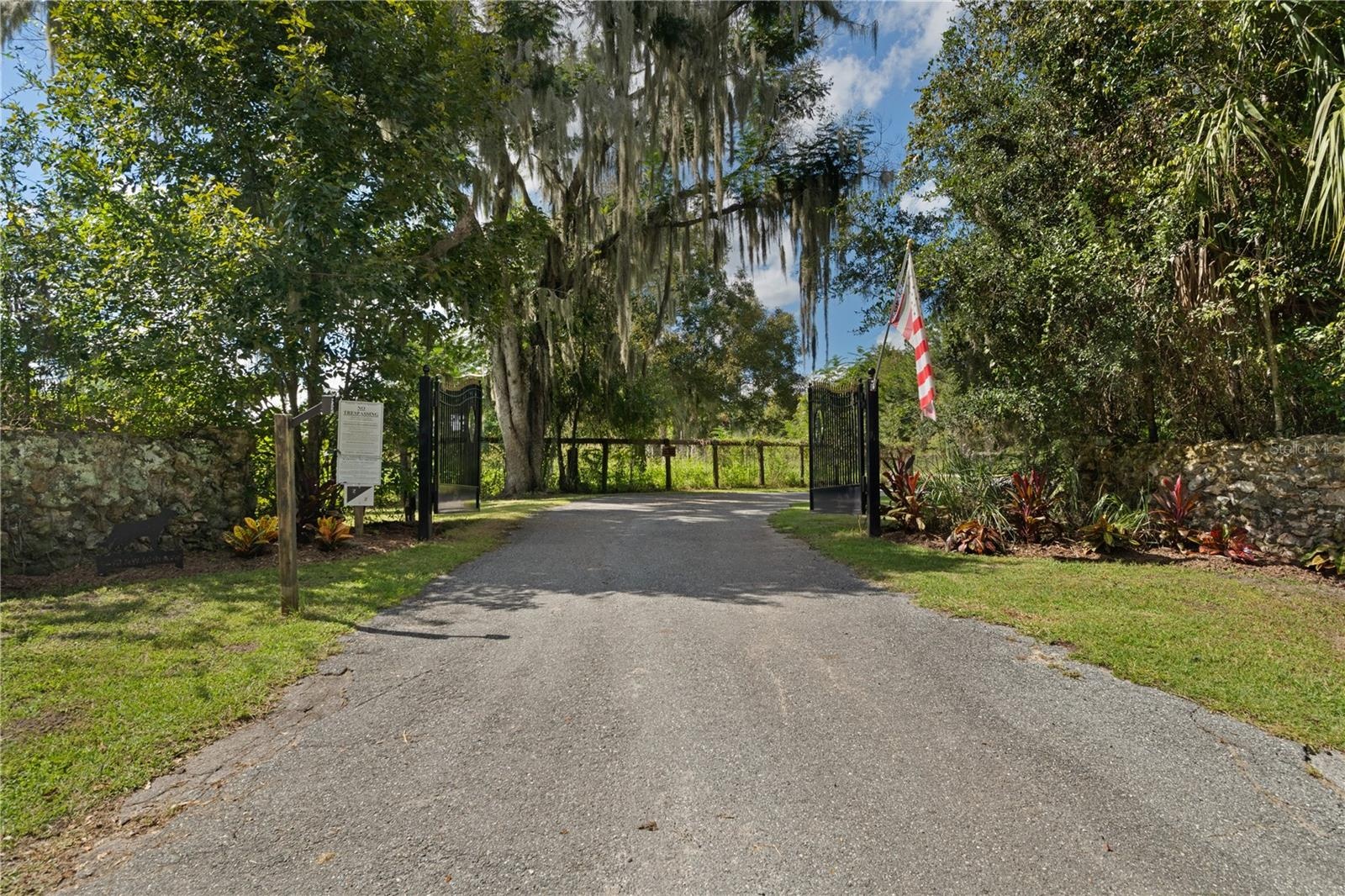 Gate