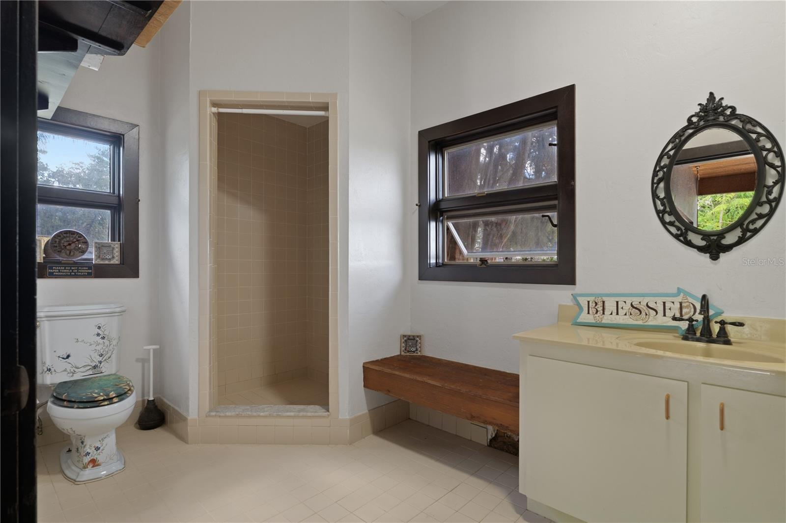 Casita/Pool Bath