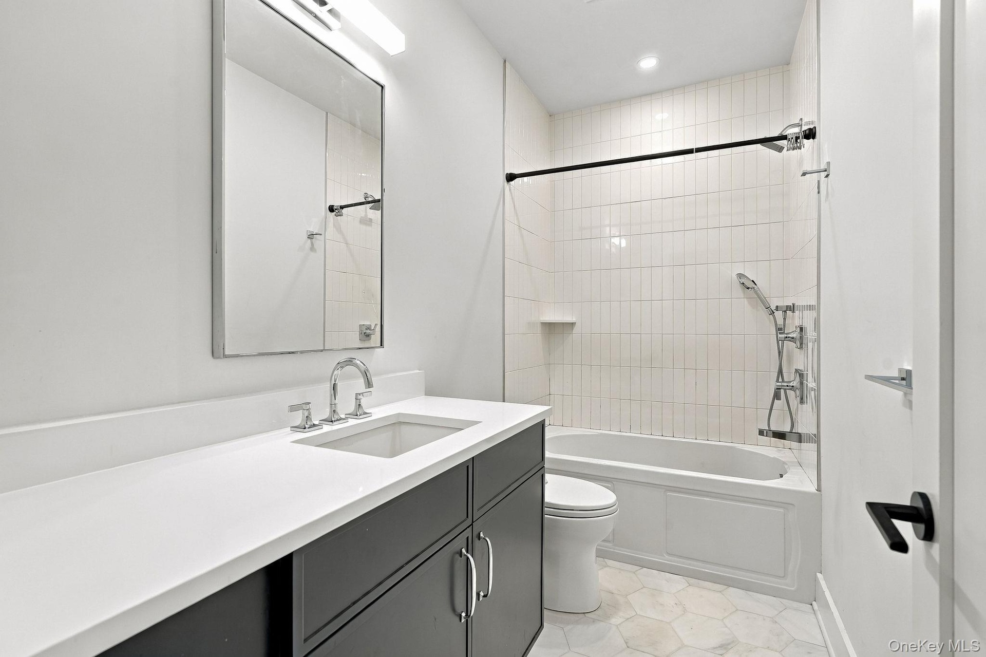 Hall bathroom tub bath/shower combo