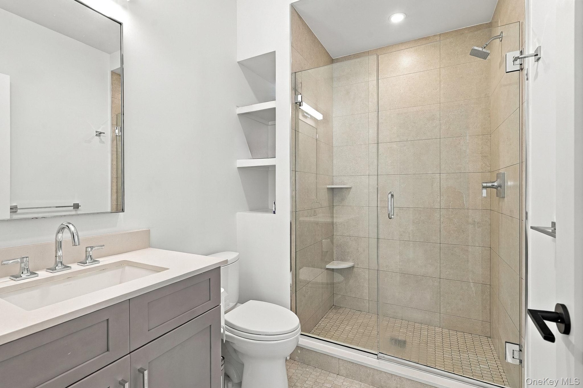 En-suite shows bathroom