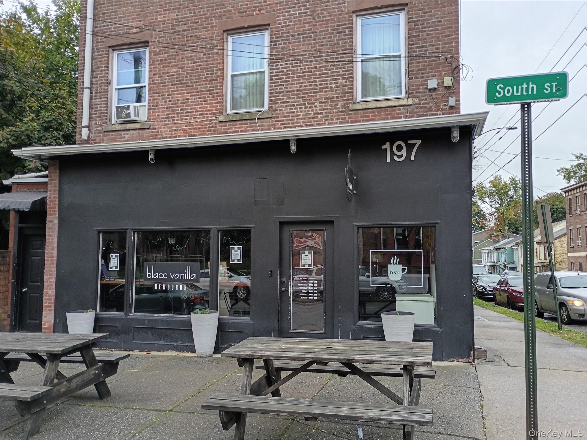 BLACC VANILLA COFFEE SHOP