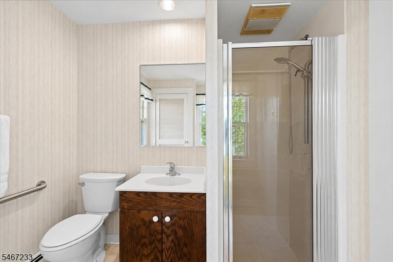 Unit 1 Full Bath