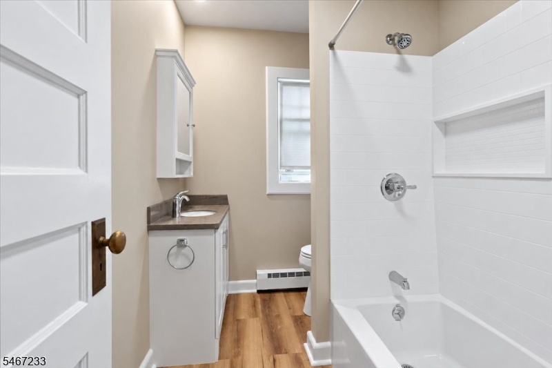 Unit 1 Full Bath