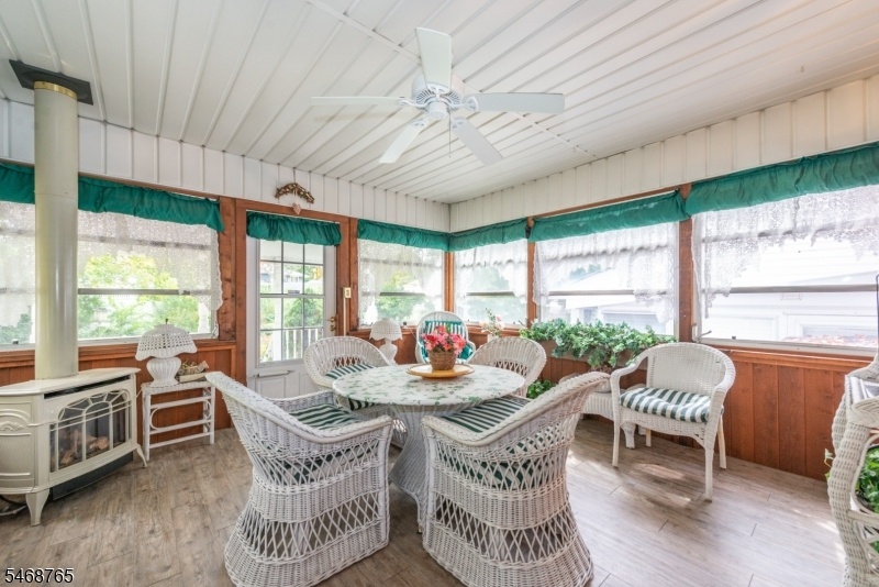 Four Season Room w/ Gas Stove