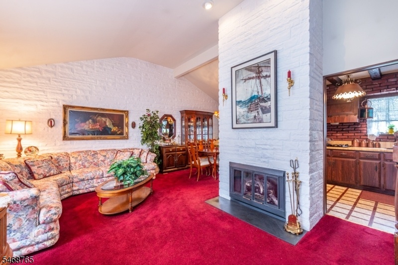 Formal LR w/Gas Fireplace
