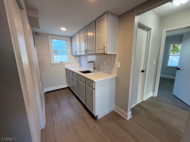 1st fl wet bar/laundy area